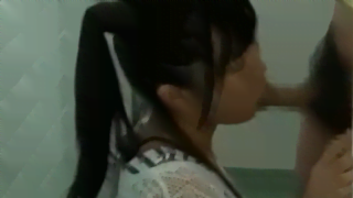 女子校生トイレフェラ