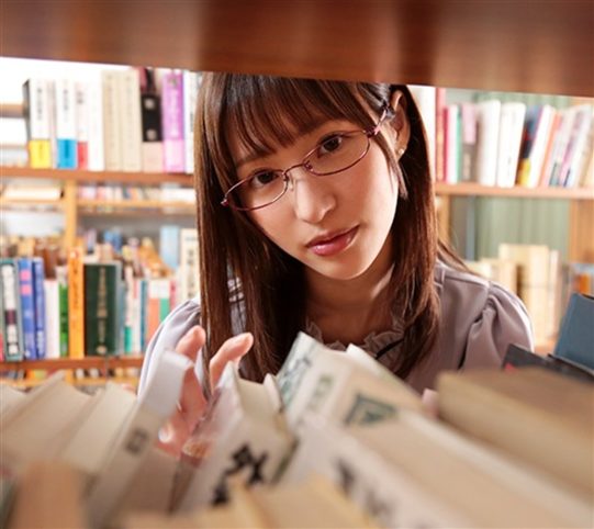 抵抗できないよう僕を拘束し笑みを浮かべジワジワ痴女ってくる文学女子 天使もえ