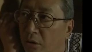 【ヘンリー塚本】息子の嫁に欲情する義父！息子夫婦の情交を聞き耳立ててセンズリこいちゃう中年オヤジ！