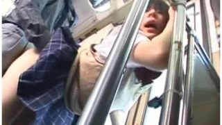 【早川凛】黒髪清楚系で真面目そうなJKが通学バスで痴漢に激しく手マンされ挿入レイプされてしまう♡