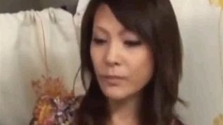 銀座でお買い物中の奥様に街頭インタビューで車内連れ込み電マ責め！フェラ抜きまでさせちゃう♡