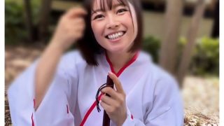 【宮沢ちはる】【神に仕える巫女の性なるマ○コに生チン&精液奉納♪】雑誌の企画と称し密着取材→知れば知るほど心も身体も癒着イチャラブ発展！！突かれる度うねりながら本気イキッ！高まる感情と快感に中出し懇願！！透け透け巫女コスに着替えたっぷりオイル塗布…！性感刺激&ハードピストンに涙浮かべガチ絶頂→追撃膣内射精！！【あまちゅあハメREC＃ちあき＃巫女】
