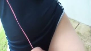 【幼女悪戯】これガチならヤバくない！？スク水着たJCみたいなロリ娘に野外でおもちゃ使ってイタズラする犯罪的動画！