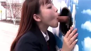 【林愛菜】見慣れてるはずの彼氏のチンポ当てゲームでフェラチオしても外してしまった女子校生！罰ゲームはミラー越しに彼氏の前でパコられてしまう♡【マジックミラー号】