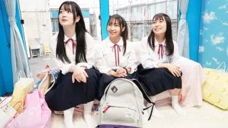 【マジックミラー号】田舎からやってきた修学旅行生のまだ幼さの残る思春期JKナンパ！初めての電マの強烈な快感に赤面欲情！チンポも生挿入体験して中出しまでされちゃう♡