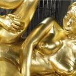 【金粉プレイ】奇跡の美女達が黄金に輝く！全身金粉に塗れた姿でセックスするウエット＆メッシーのフェチプレイ♡