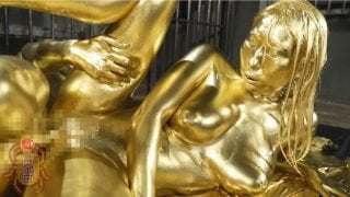 【金粉プレイ】奇跡の美女達が黄金に輝く！全身金粉に塗れた姿でセックスするウエット＆メッシーのフェチプレイ♡